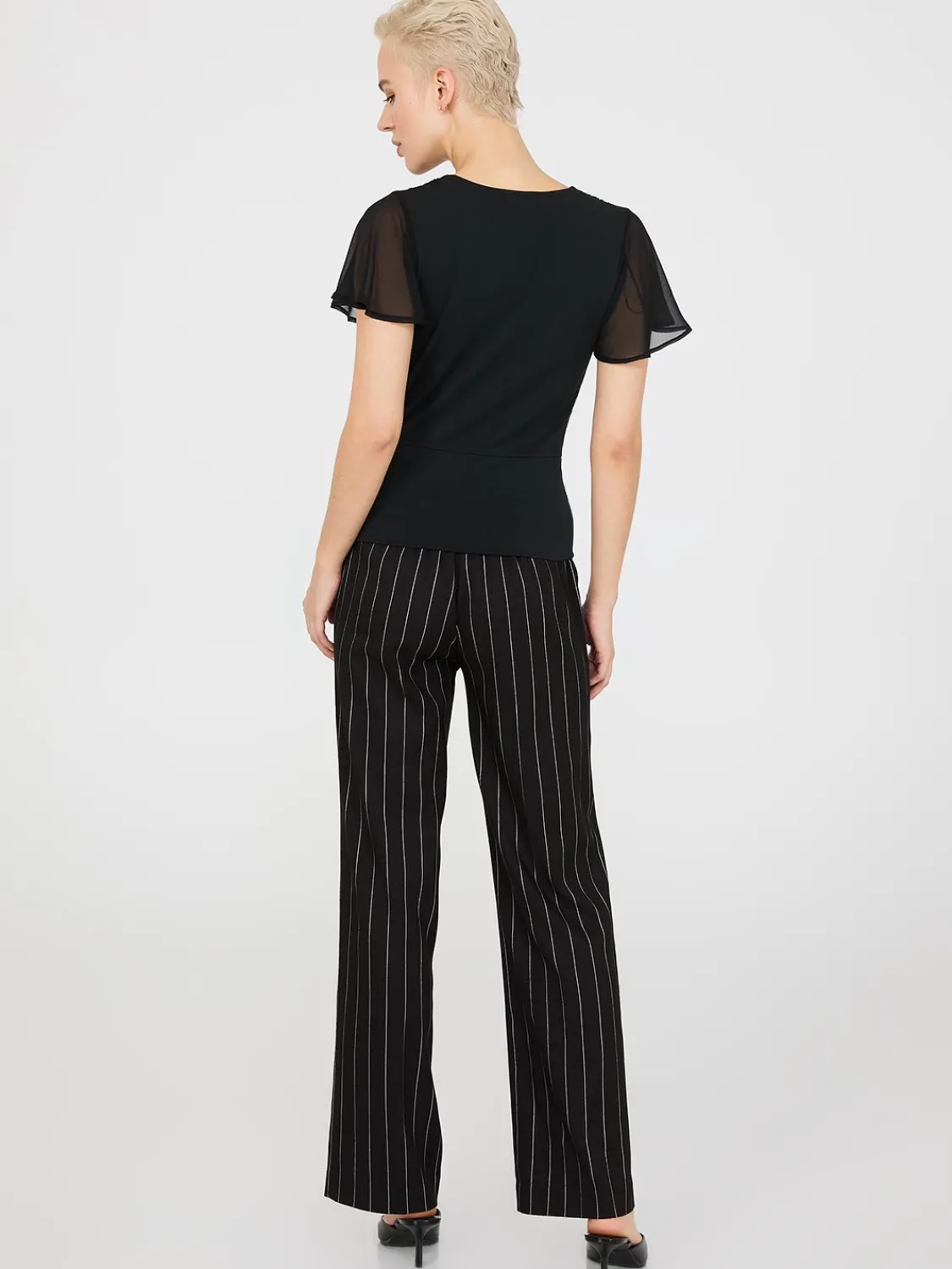 Suzy Shier Tops|Short Sleeve>Chiffon Flutter Sleeve Top With Metal Detail