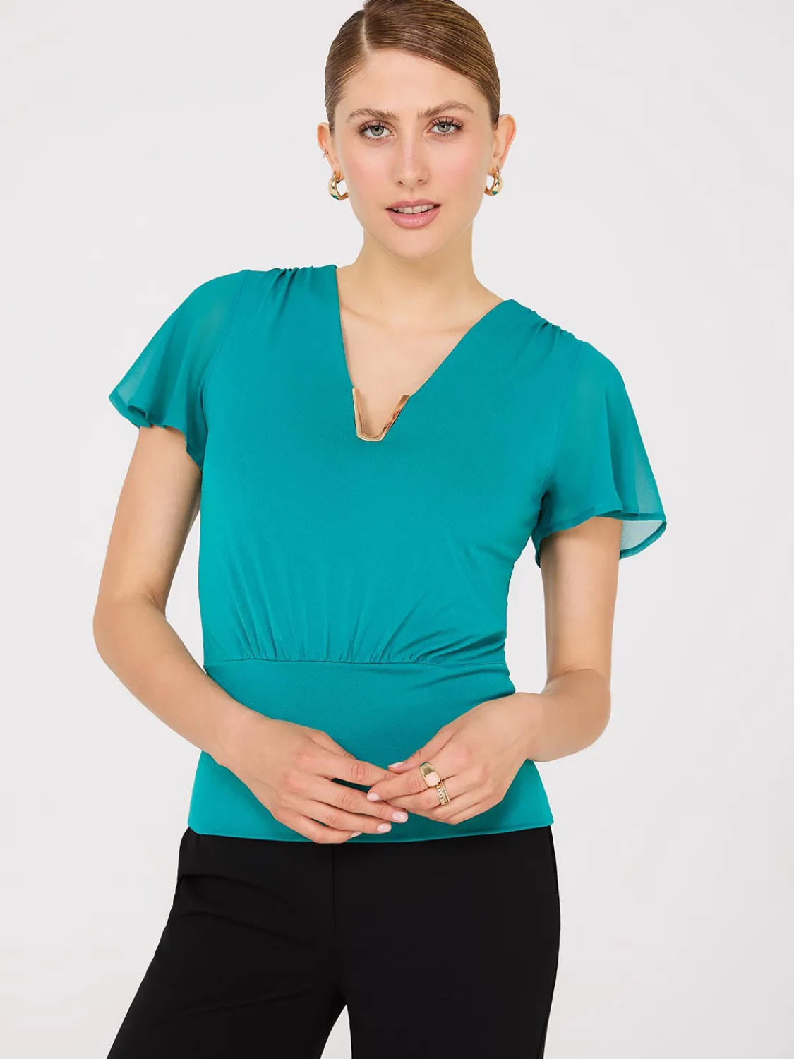 Suzy Shier Tops|Short Sleeve>Chiffon Flutter Sleeve Top With Metal Detail