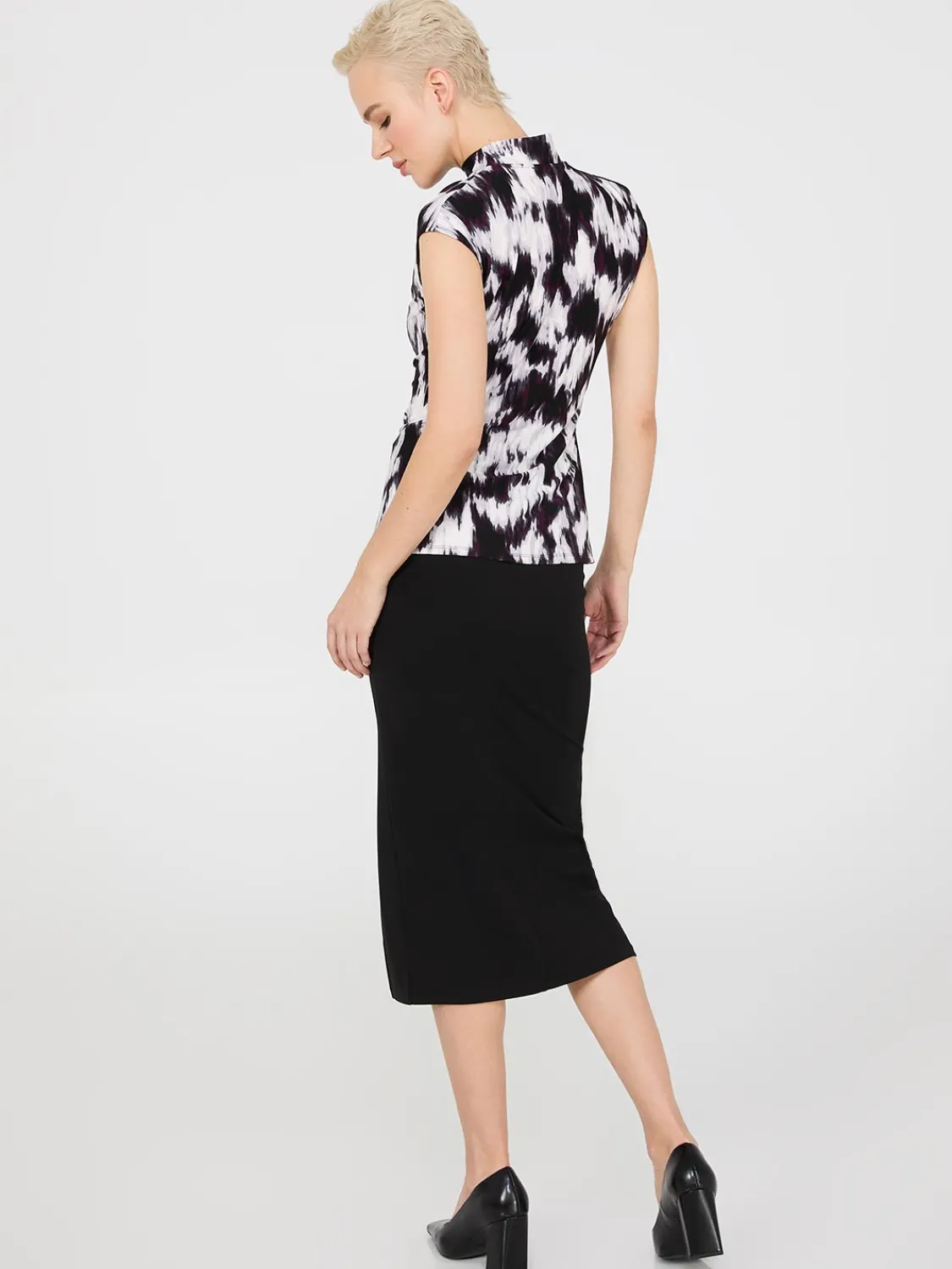 Suzy Shier Tops|Sleeveless>Colour Wash Funnel Neck Top