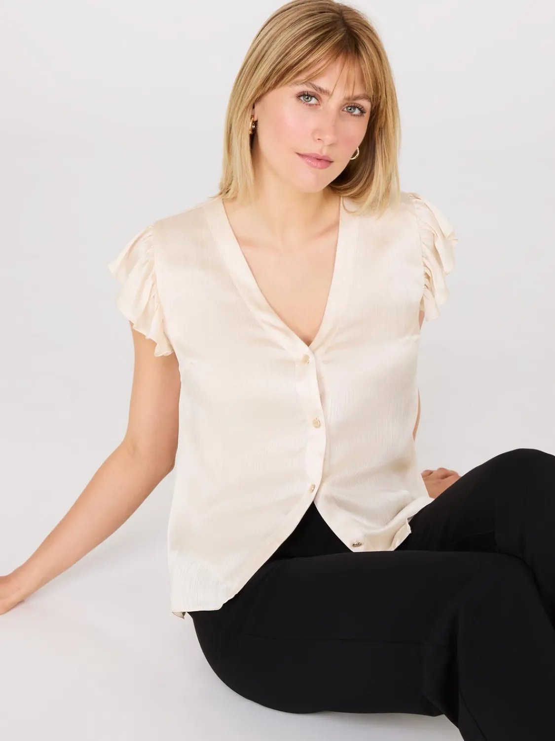 Suzy Shier Tops|Short Sleeve>Crinkle Satin Ruffle Sleeve Button-Front Blouse