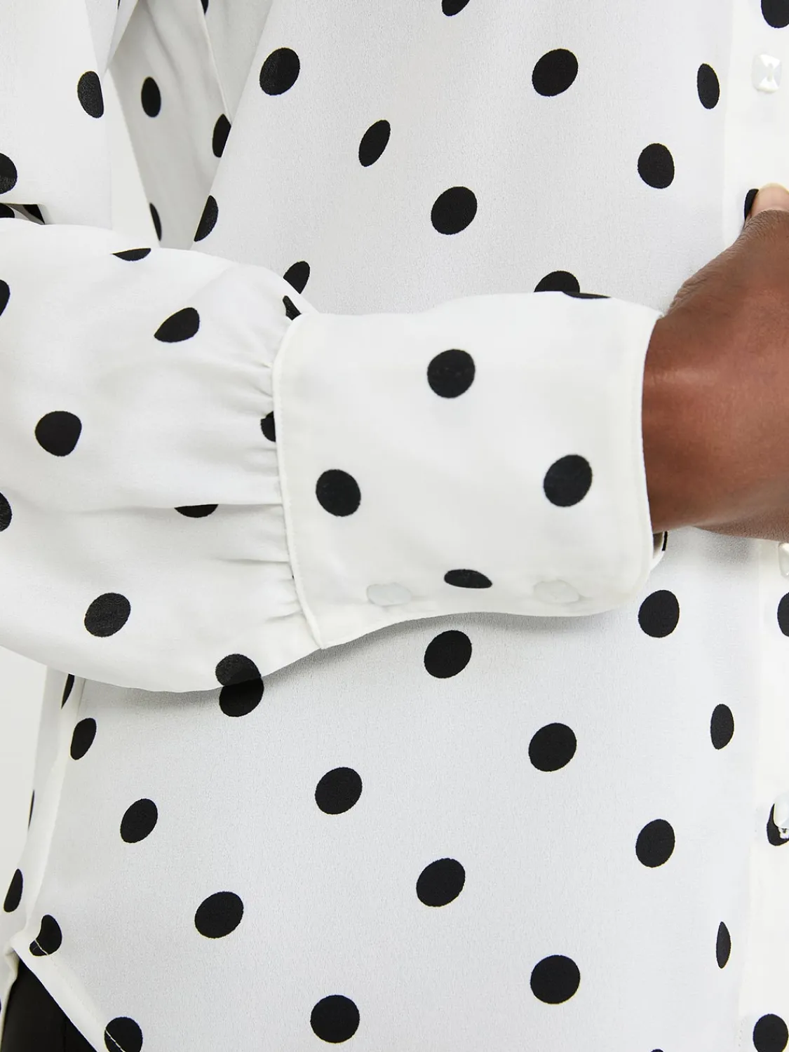 Suzy Shier Tops|Long Sleeve>Dot Print Chiffon Button-Front Blouse