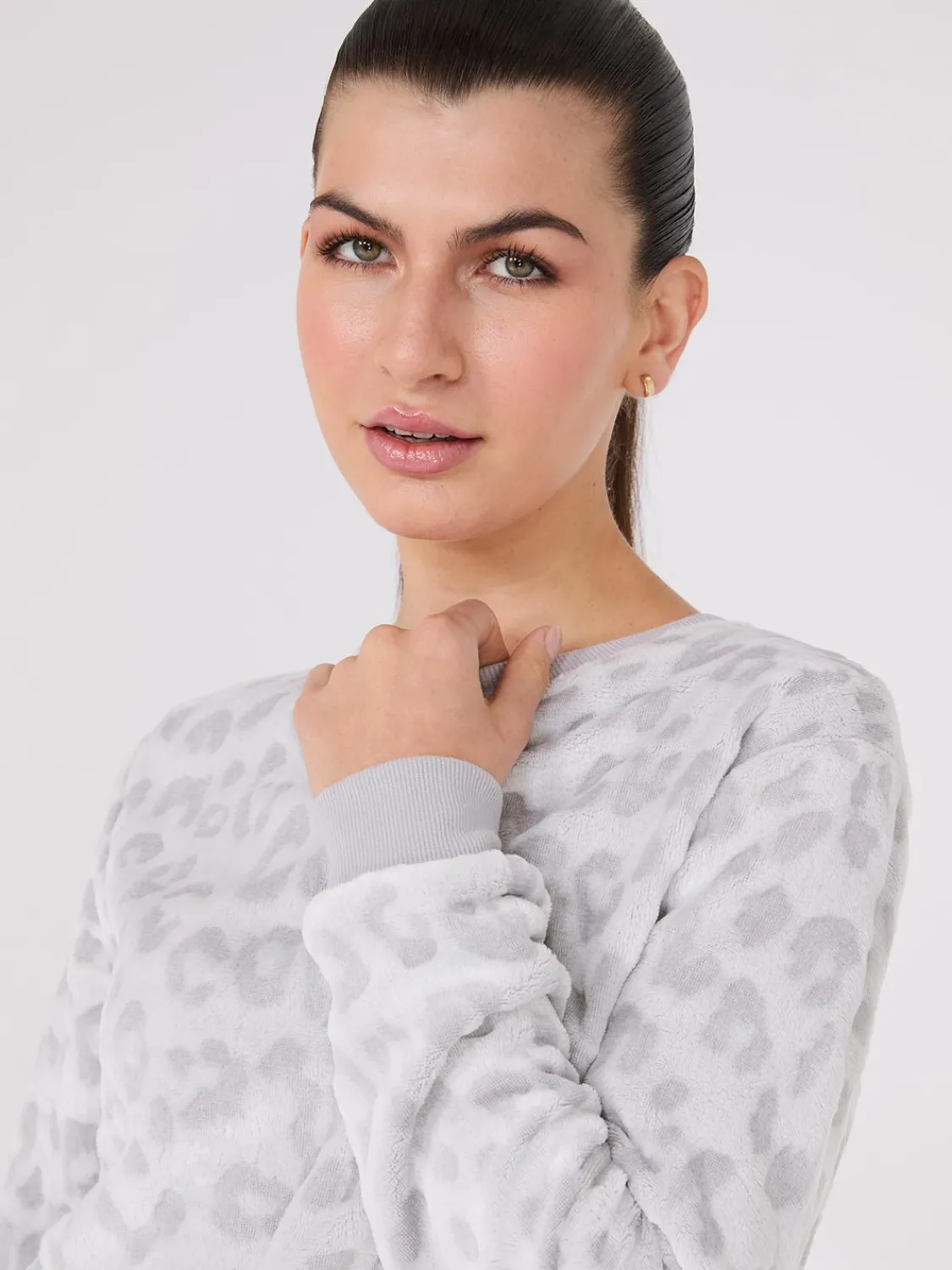 Suzy Shier Lounge & Pjs>Embossed Animal Print Plush Pajama Set