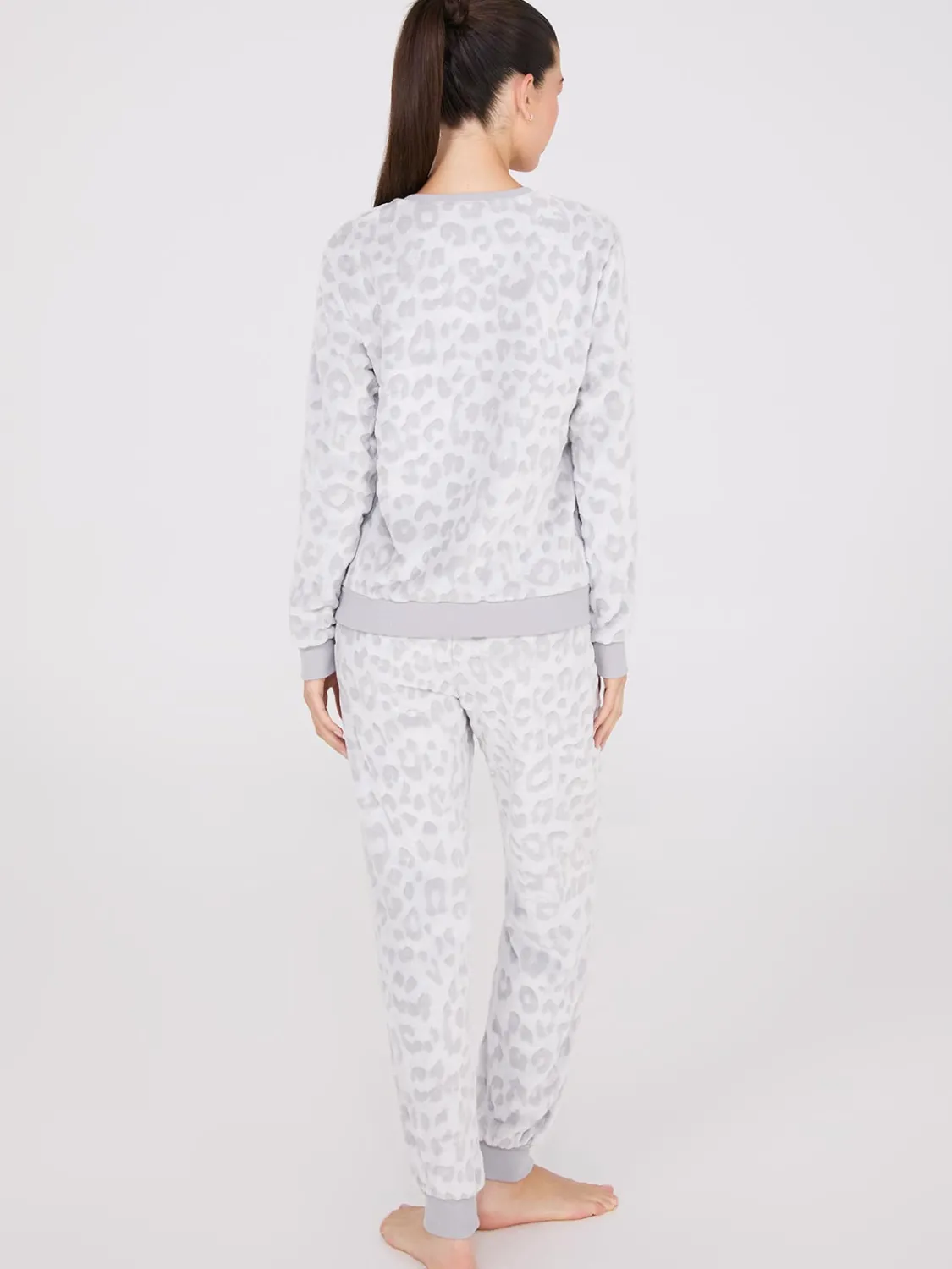 Suzy Shier Lounge & Pjs>Embossed Animal Print Plush Pajama Set