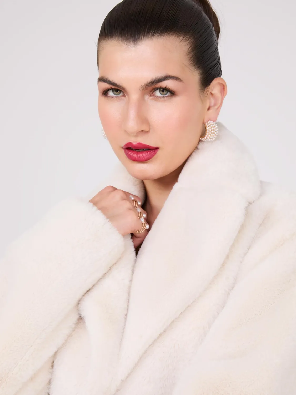 Suzy Shier Puffers & Jackets|Puffers & Jackets>Faux Fur Jacket