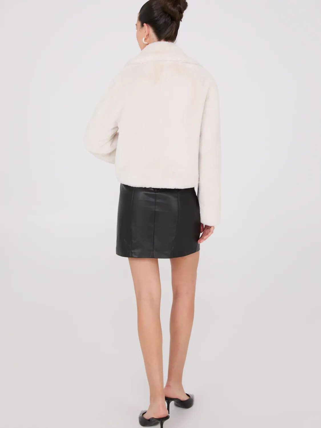 Suzy Shier Puffers & Jackets|Puffers & Jackets>Faux Fur Jacket
