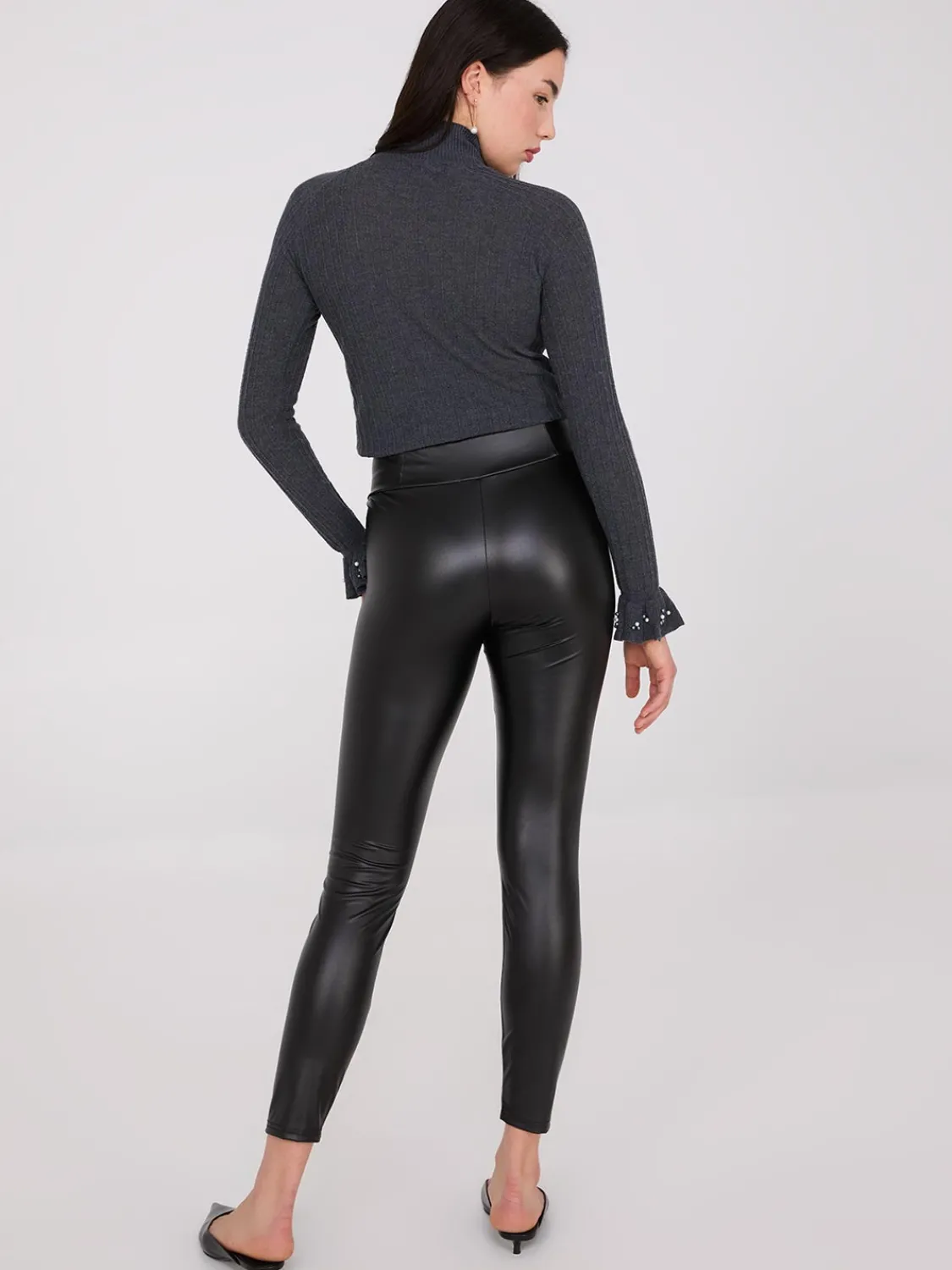 Suzy Shier Leggings & Sweatpants>Faux Leather Leggings With Seam Details