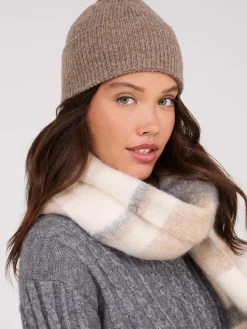 Suzy Shier Hats & Scarves & Gloves><noscript><img width=