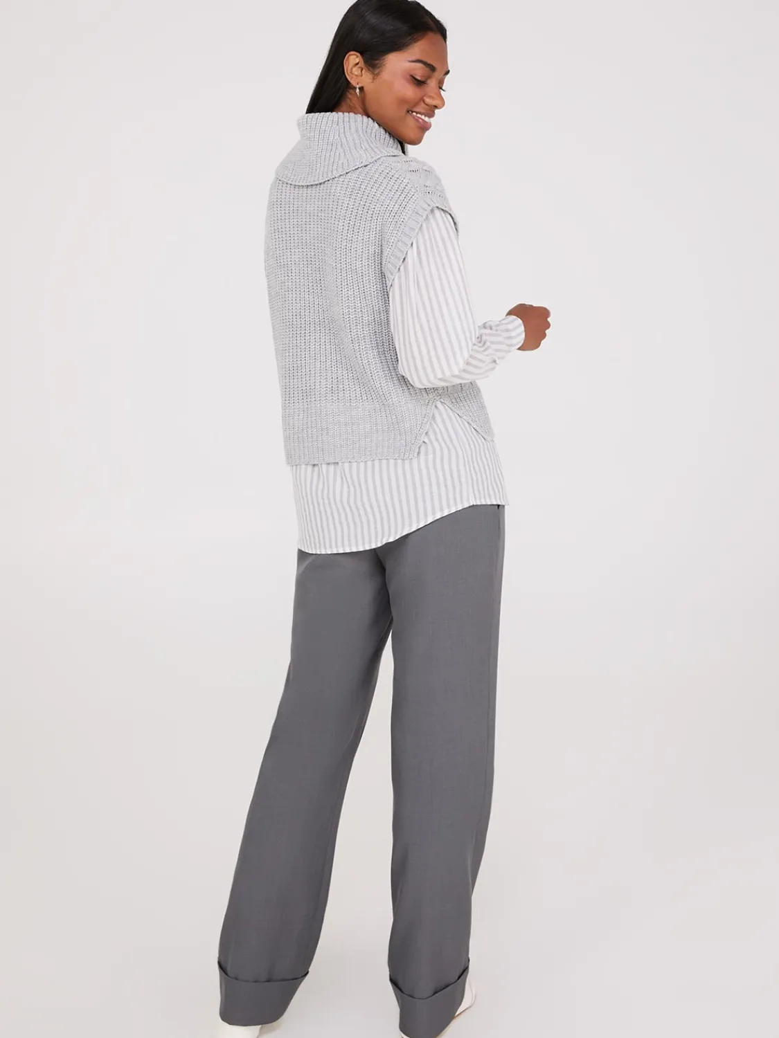 Suzy Shier Long Sleeve|Sweaters & Cardigans>2-Fer Cable Knit Vest With Striped Blouse
