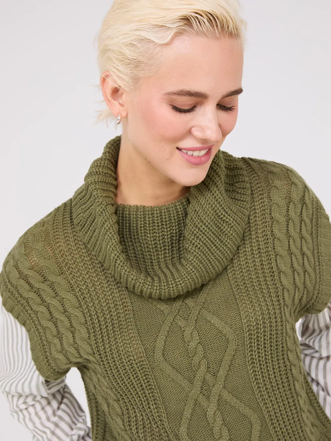Suzy Shier Long Sleeve|Sweaters & Cardigans>2-Fer Cable Knit Vest With Striped Blouse