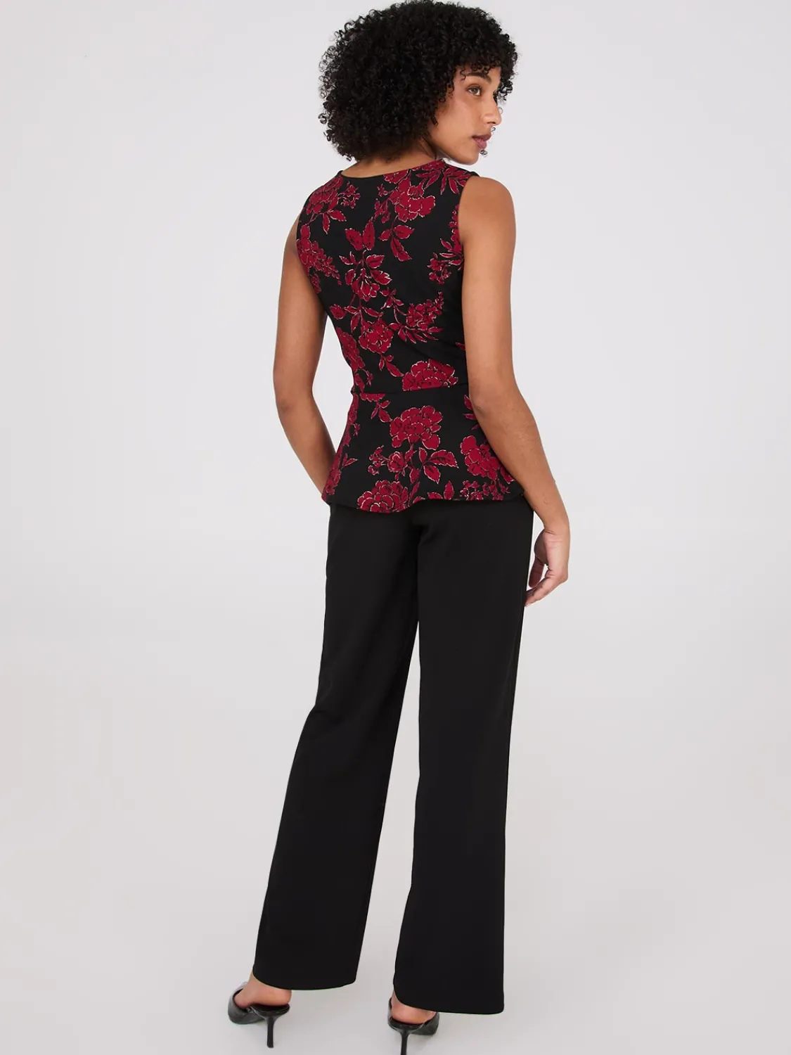 Suzy Shier Sleeveless>Floral Peplum Top