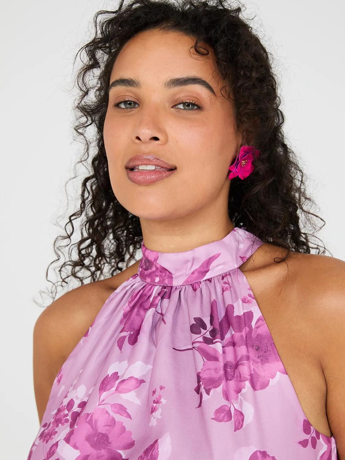 Suzy Shier Midi & Maxi>Floral Print Halter Neck Satin Maxi Dress