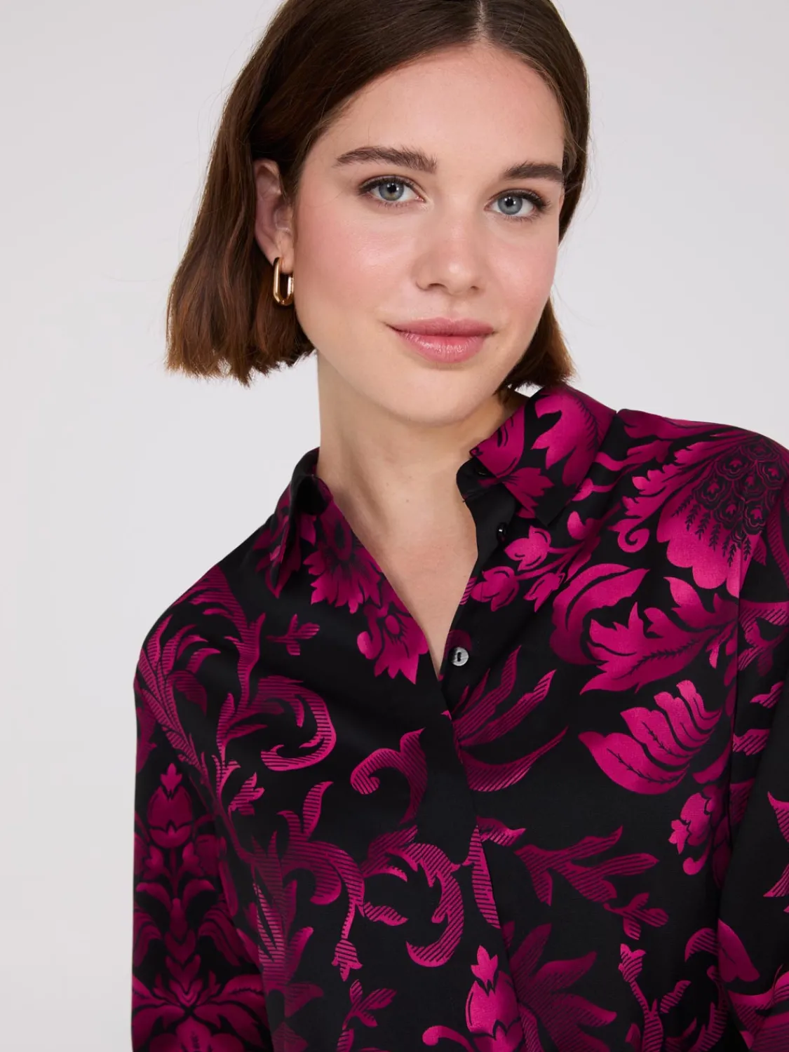 Suzy Shier Tops|Long Sleeve>Floral Print Rounded Hem Blouse
