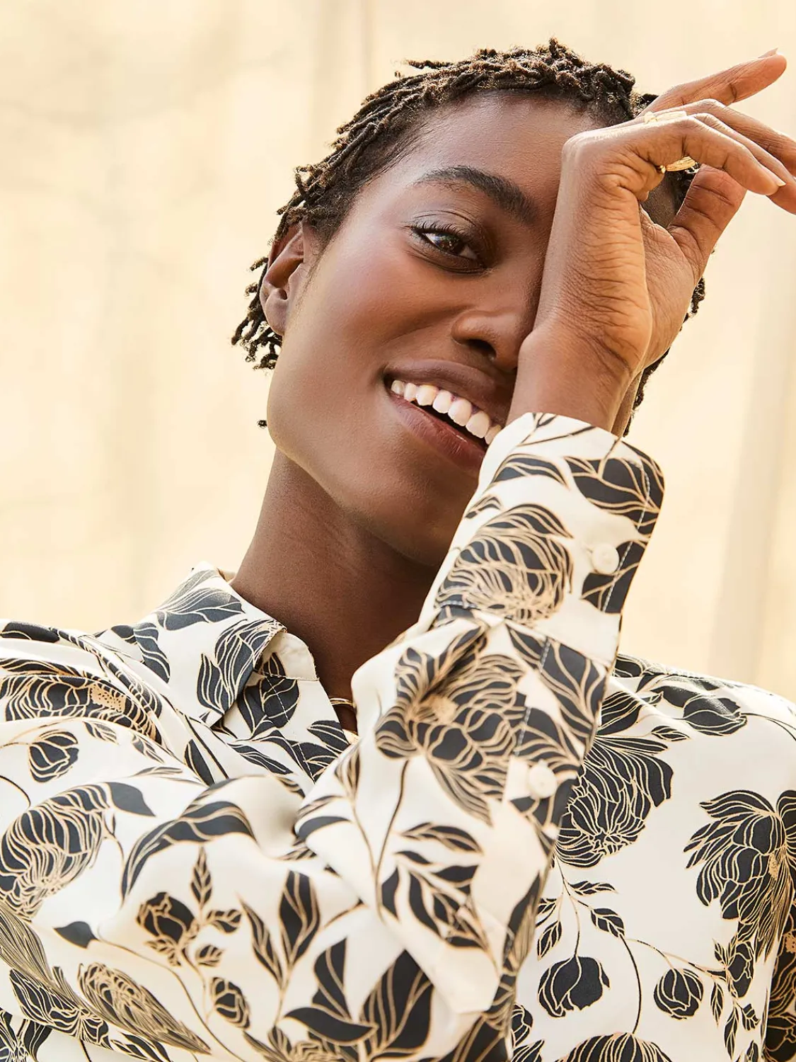 Suzy Shier Tops|Long Sleeve>Floral Print Satin Button-Front Blouse