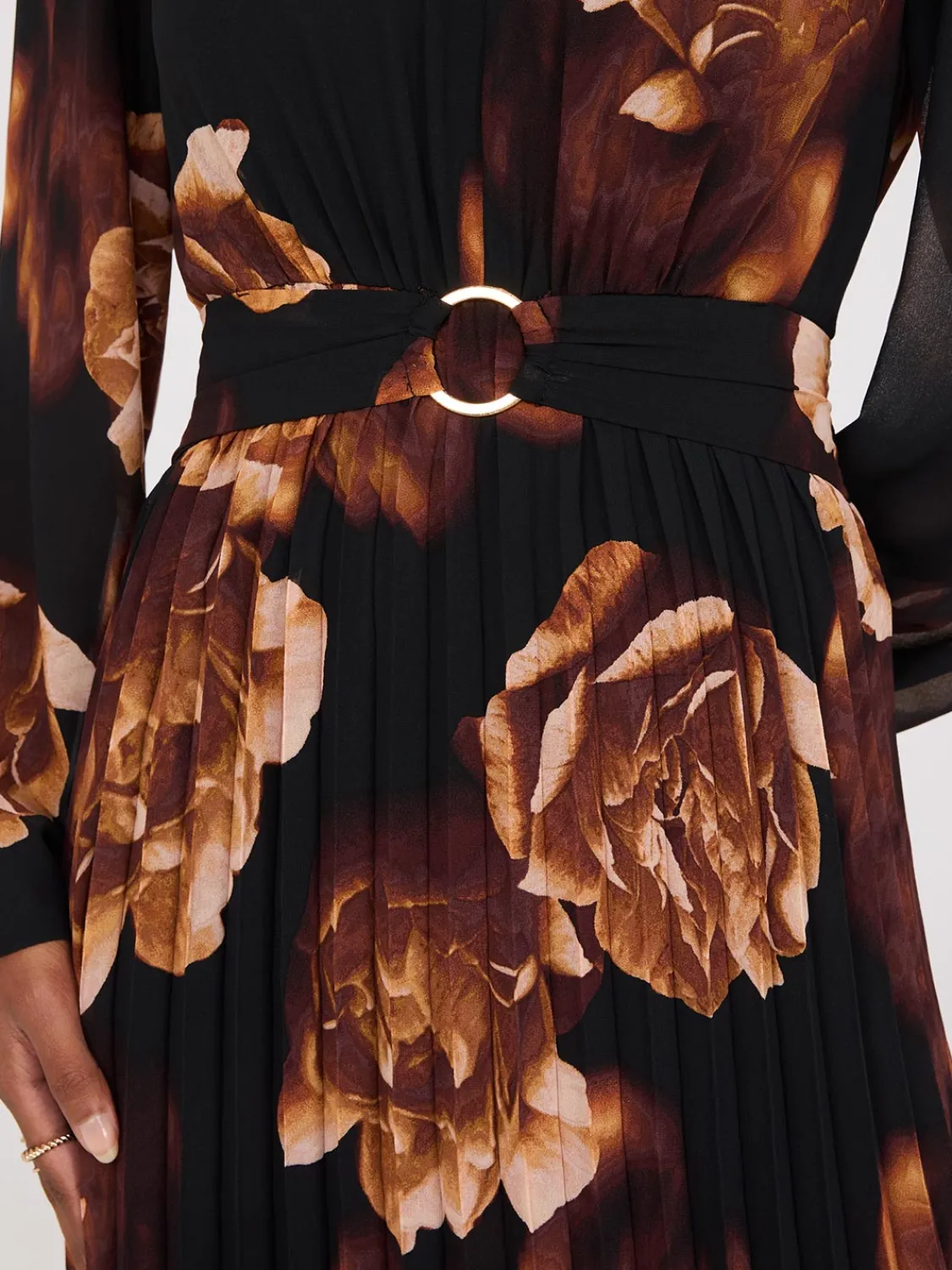 Suzy Shier Midi & Maxi>Floral Print V-Neck Pleated Maxi Dress