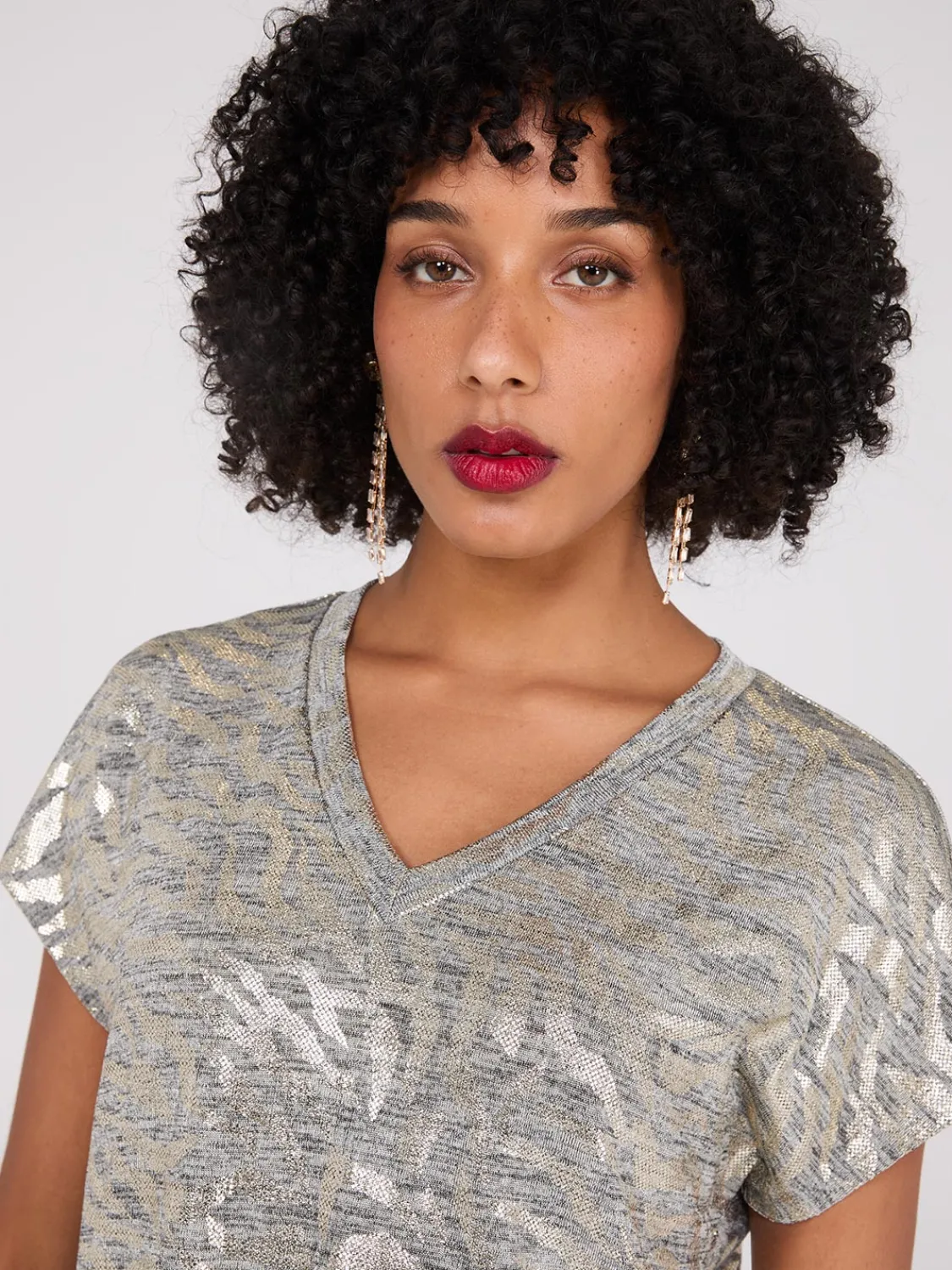 Suzy Shier Short Sleeve|Fashion Tops>Foil Animal Print V-Neck Top