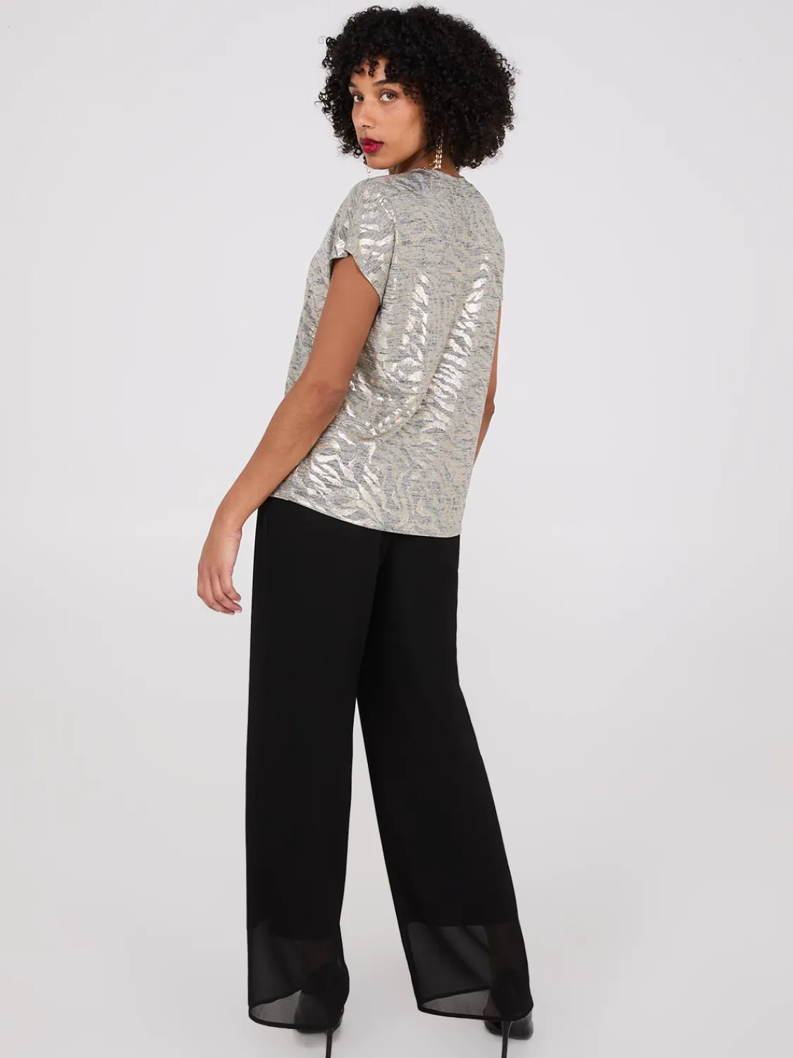 Suzy Shier Short Sleeve|Fashion Tops>Foil Animal Print V-Neck Top