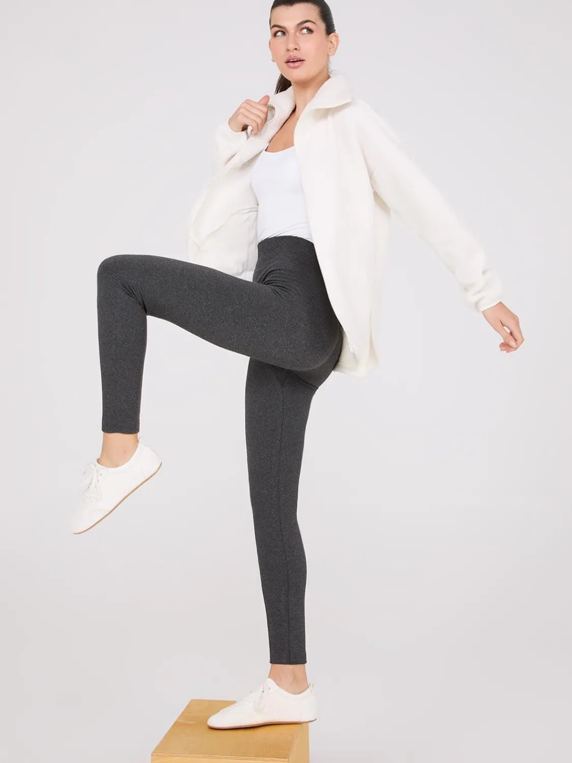 Suzy Shier Leggings & Sweatpants>Front Pintuck Fleece Lined Leggings