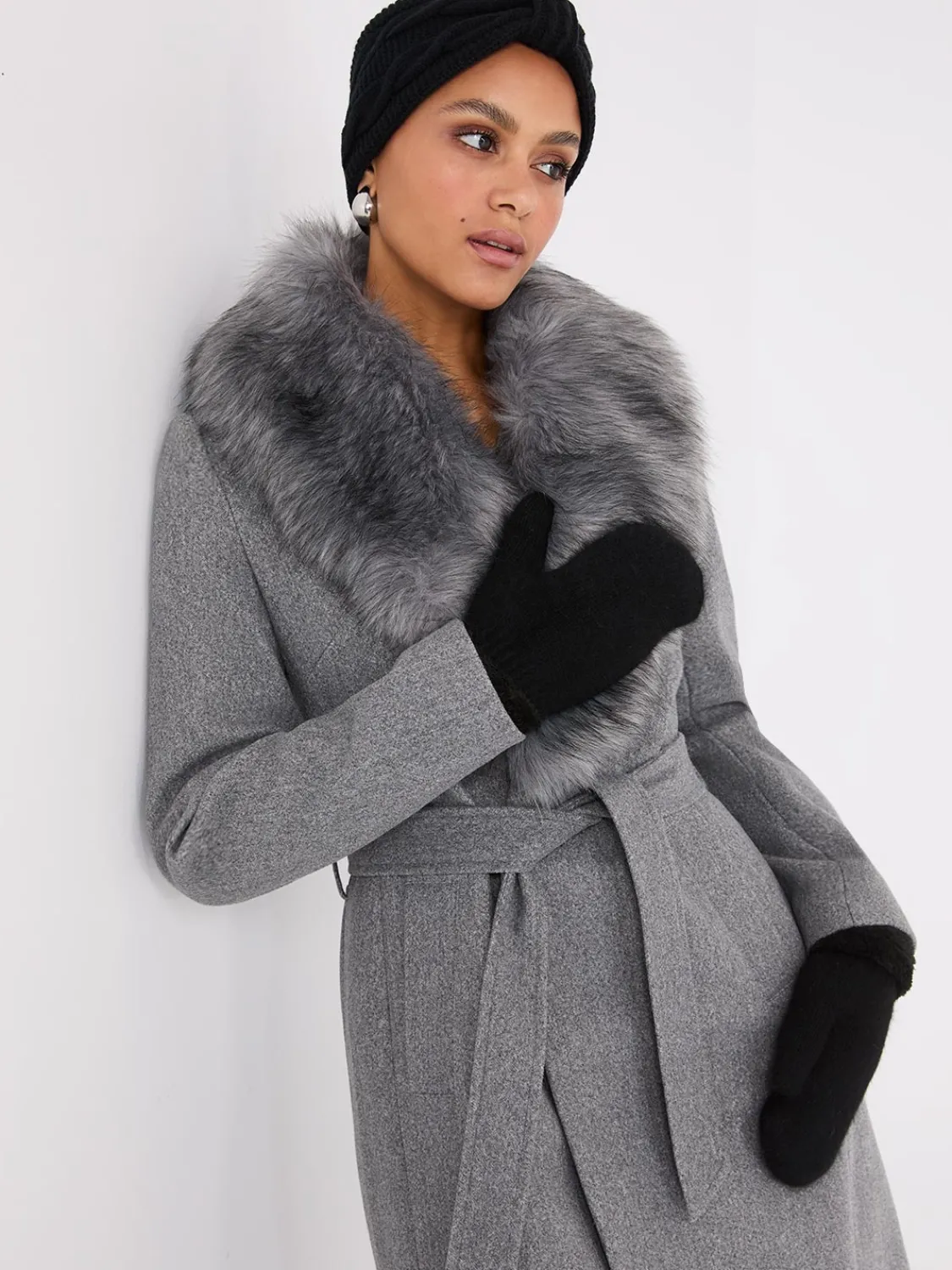 Suzy Shier Hats & Scarves & Gloves>Fuzzy Mittens With Faux Fur Cuffs