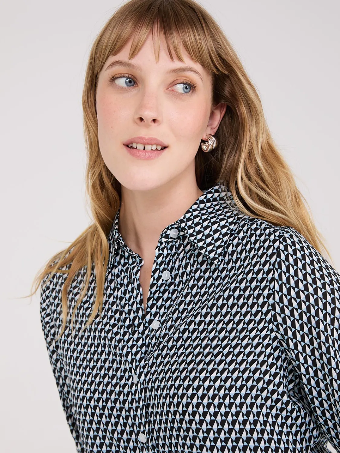Suzy Shier Tops|Long Sleeve>Geo Print Crepe Chiffon Button-Front Blouse