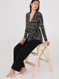 Suzy Shier Tops|Long Sleeve>Geo Print Long Sleeve Crossover Top