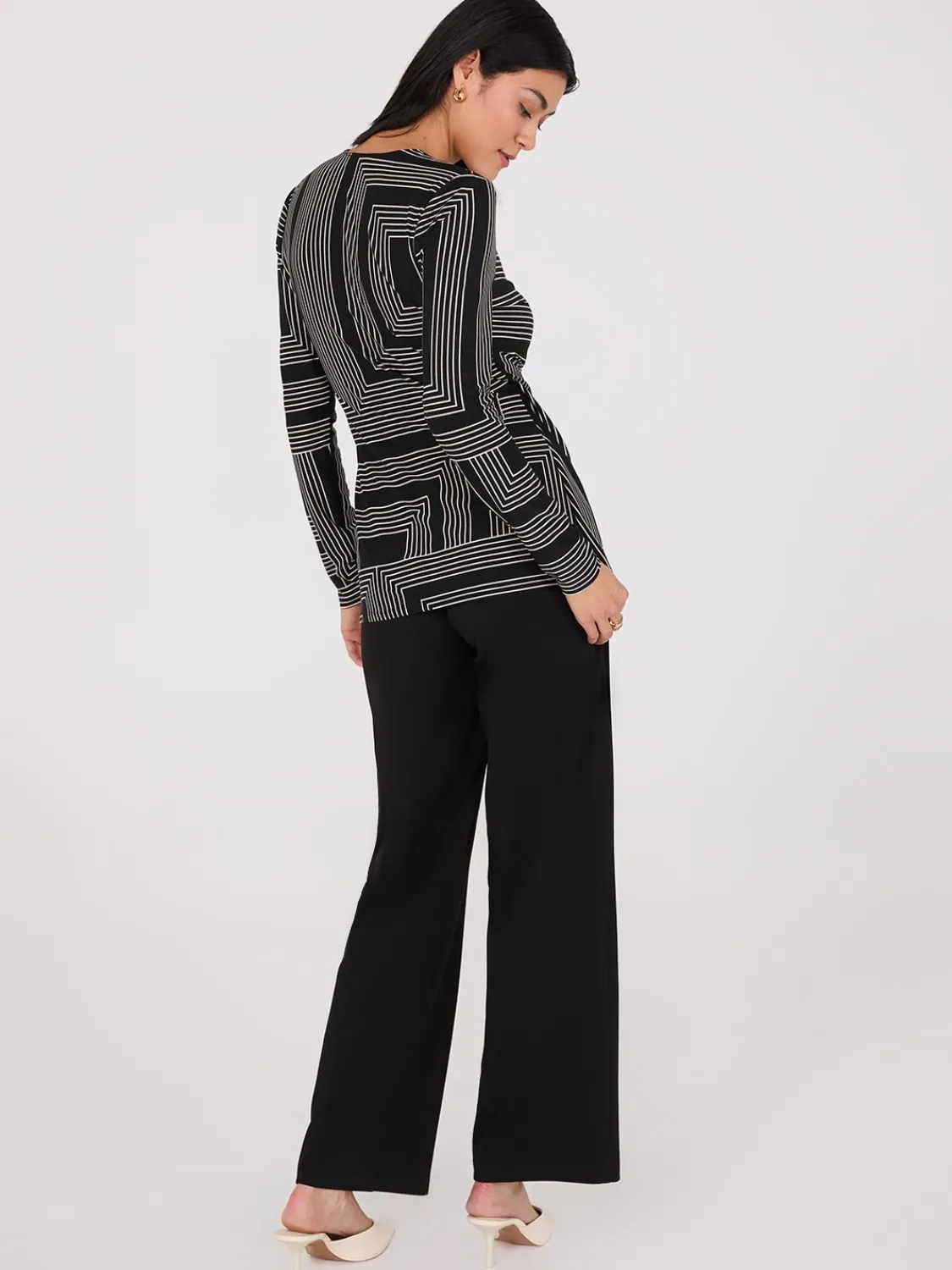 Suzy Shier Tops|Long Sleeve>Geo Print Long Sleeve Crossover Top