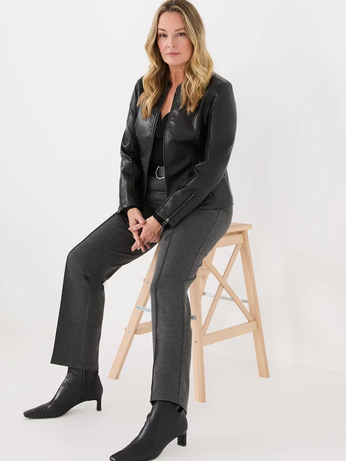 Suzy Shier Bottoms|Pants>High Rise Straight Leg Pants