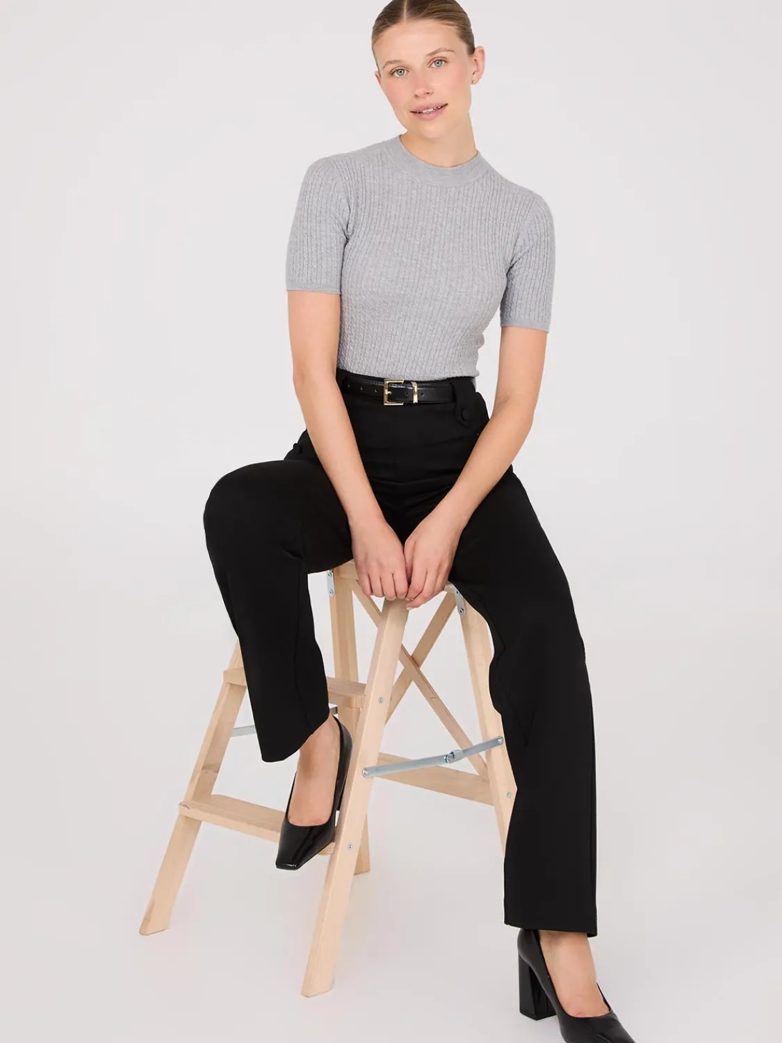 Suzy Shier Pants>High-Rise With Button Details