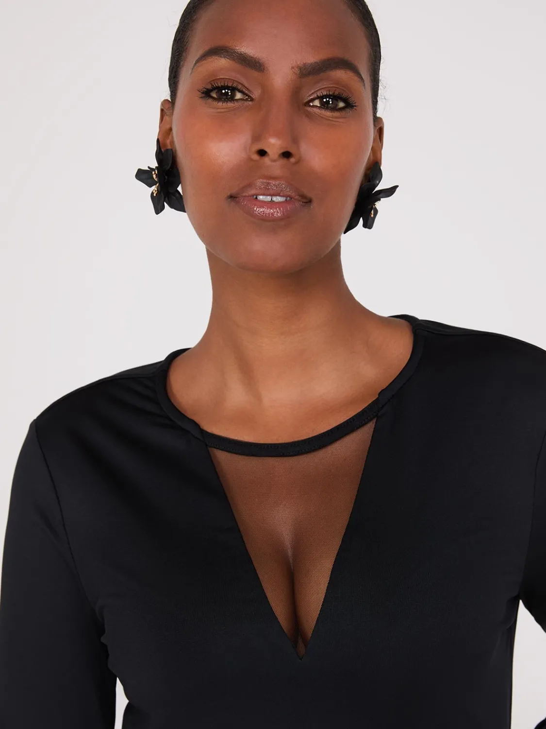 Suzy Shier Tops|Suzy Everyday>Mesh V-Neck Long Sleeve Top