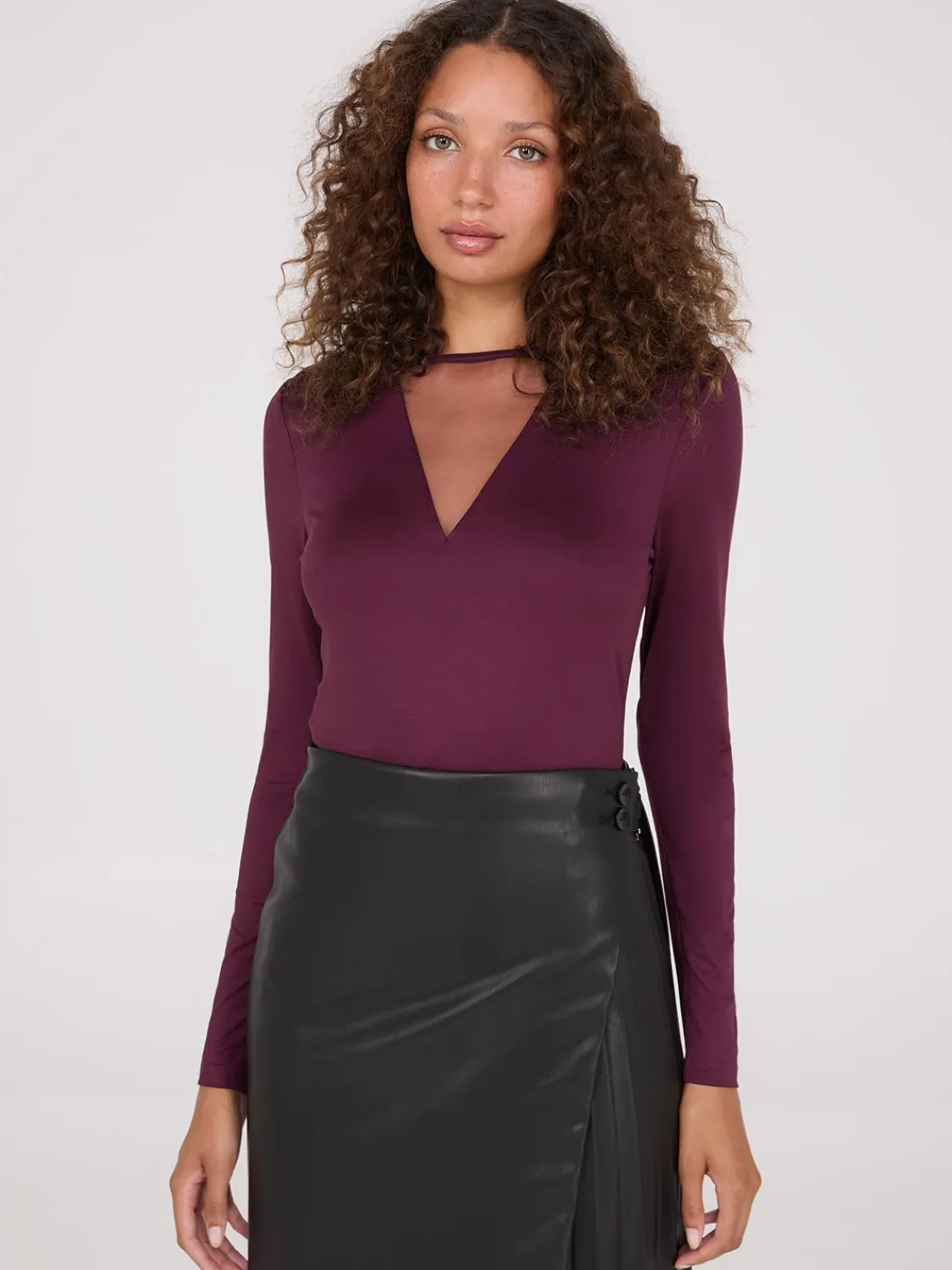Suzy Shier Tops|Suzy Everyday>Mesh V-Neck Long Sleeve Top