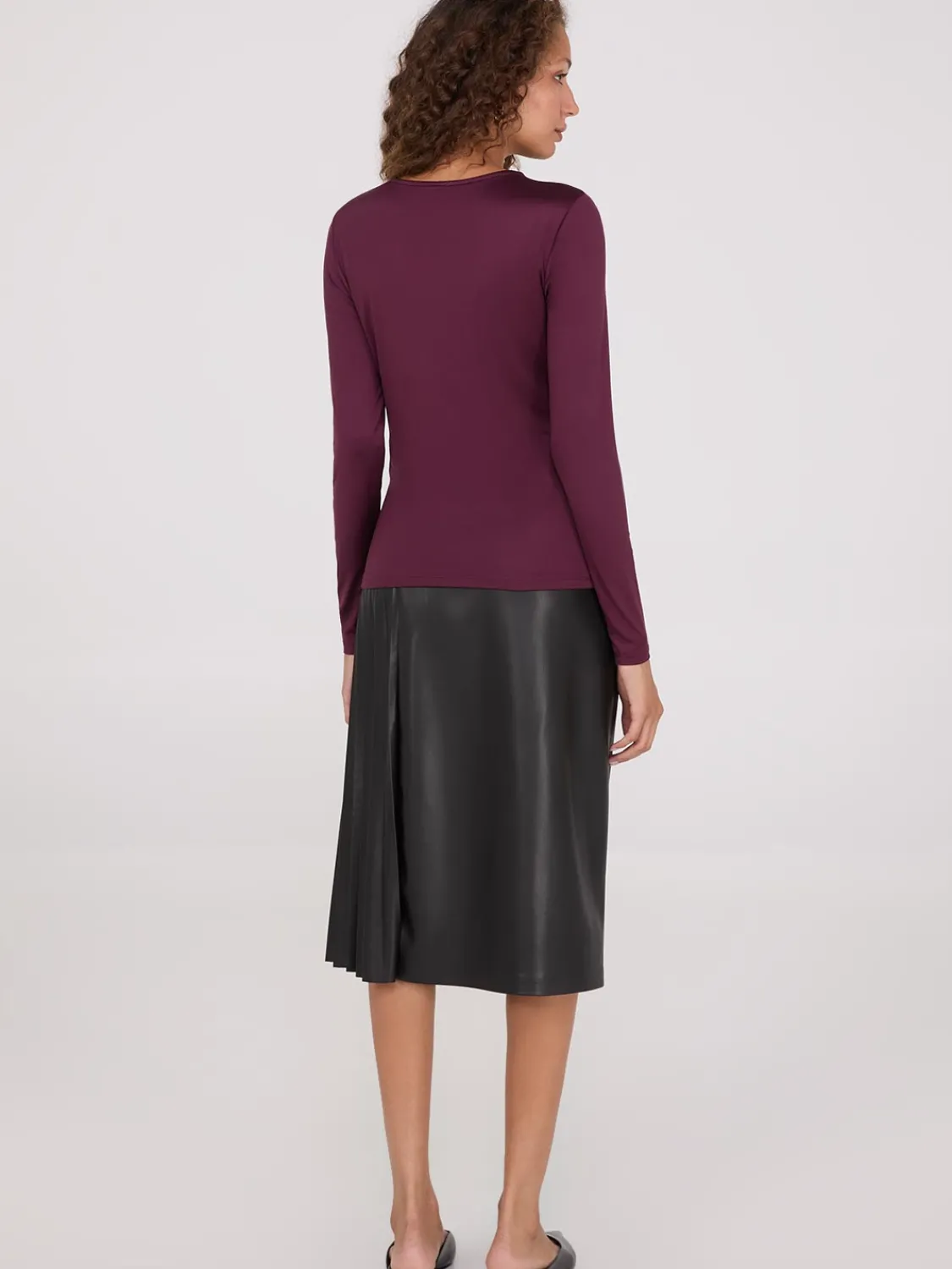Suzy Shier Tops|Suzy Everyday>Mesh V-Neck Long Sleeve Top