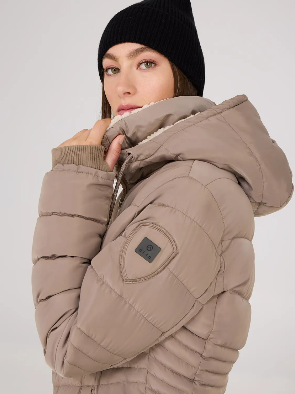 Suzy Shier Puffers & Jackets|Puffers & Jackets>Mid-Length Hooded Puffer