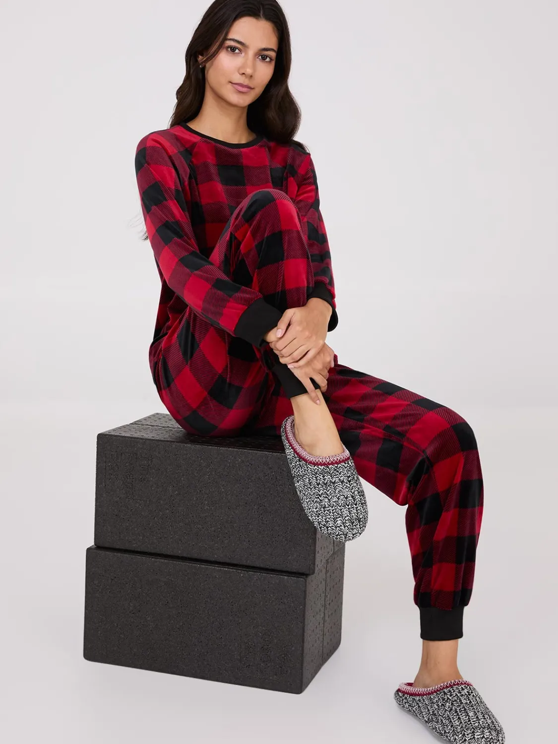 Suzy Shier Lounge & Pjs>Plaid Print Velour Pajama Set