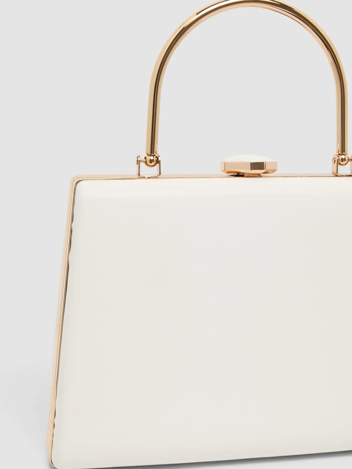 Suzy Shier Handbags By Le Château>Pleated Faux-Leather Minaudere With Top Handle