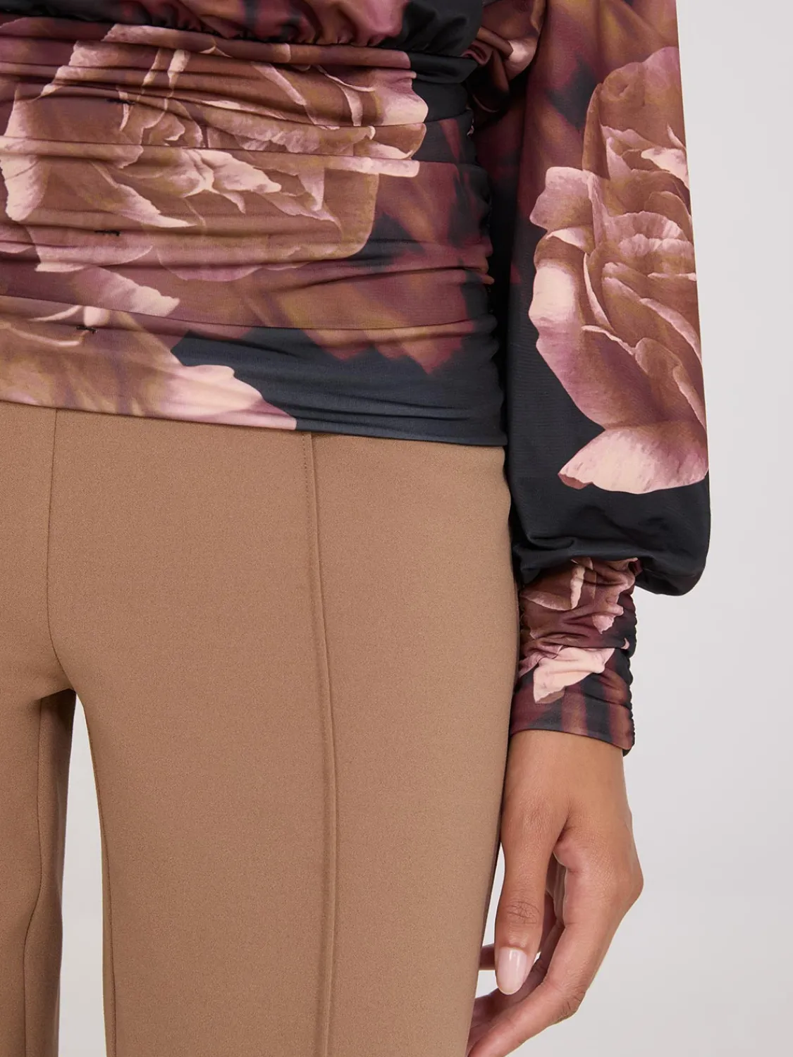 Suzy Shier Tops|Long Sleeve>Printed Crossover Top With Ruched Details