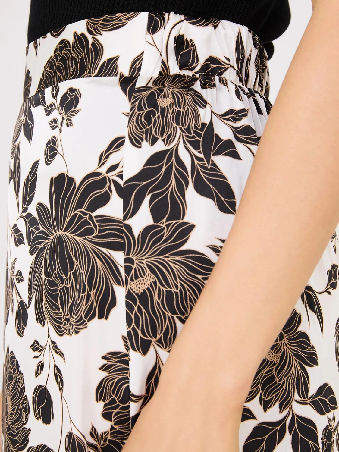 Suzy Shier Skirts>Printed Satin A-Line Skirt