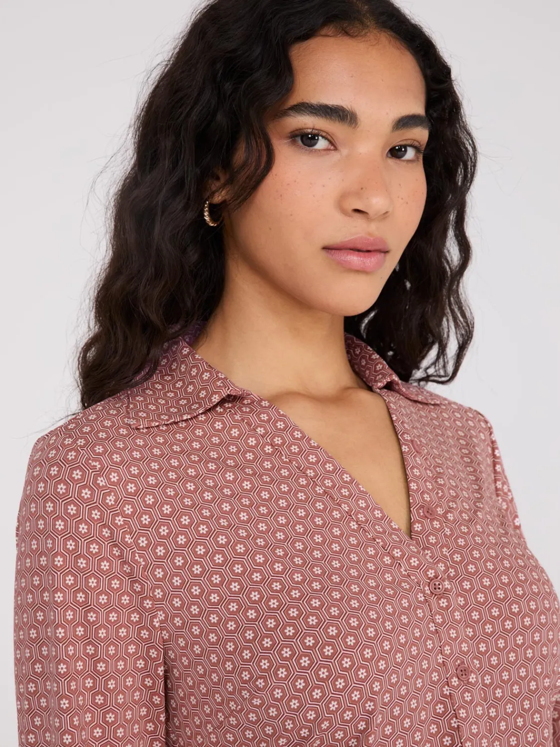 Suzy Shier Tops|Long Sleeve>Printed Split Neck Button-Down Blouse