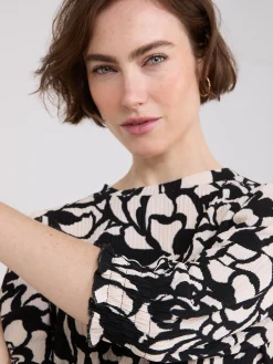Suzy Shier Tops|Long Sleeve>Printed Textured 3/4 Sleeve Round Neck Top