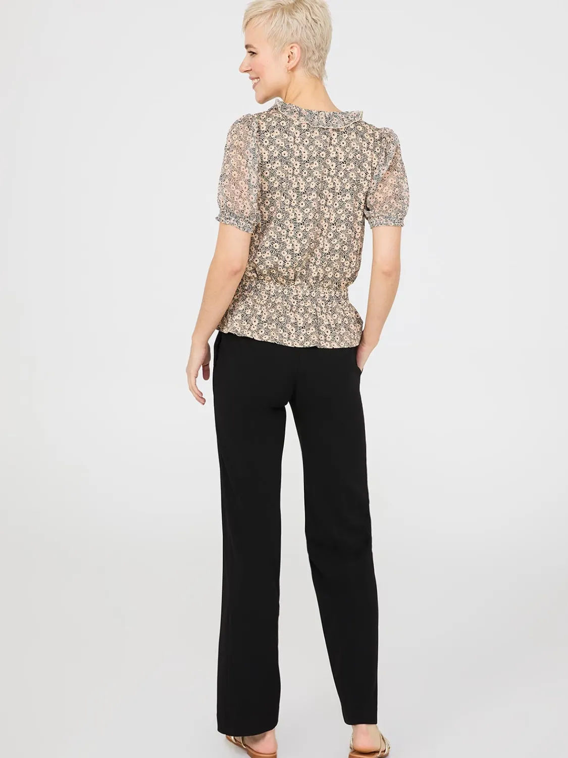 Suzy Shier Tops|Short Sleeve>Printed Textured V-Neck Top With Smocked Bottom Band