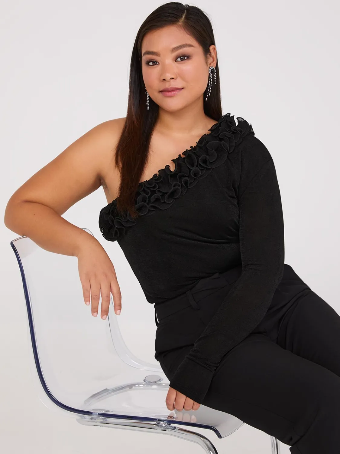 Suzy Shier Sleeveless|Long Sleeve>Ruffle One-Shoulder Top