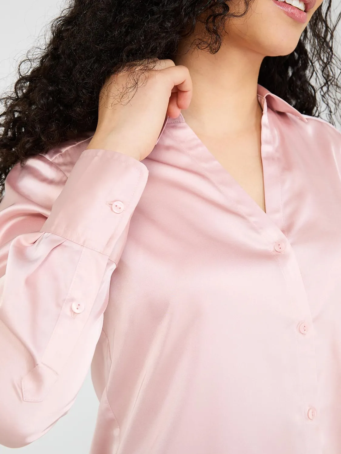 Suzy Shier Tops|Long Sleeve>Satin Button-Front Blouse