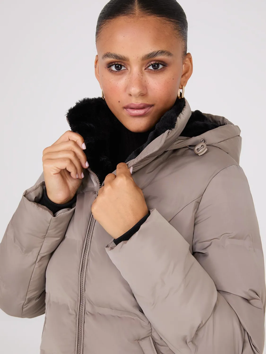 Suzy Shier Puffers & Jackets|Puffers & Jackets>Short Puffer Jacket