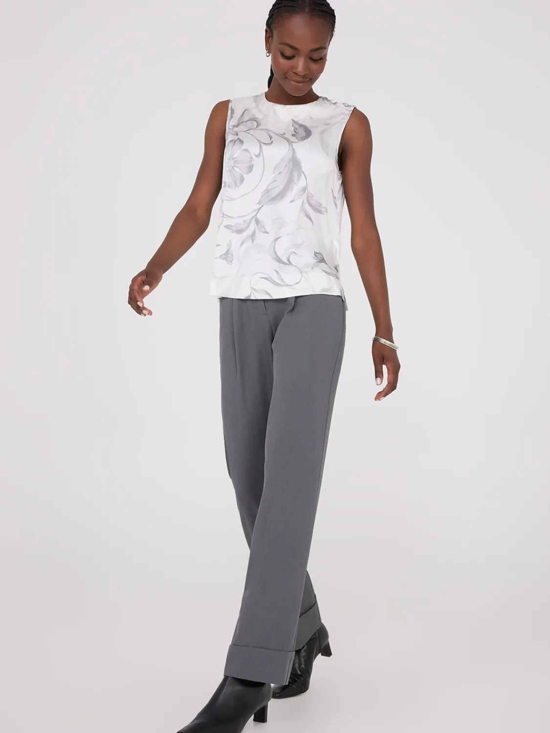 Suzy Shier Tops|Sleeveless>Sleeveless Floral Print Satin Top With Button Details