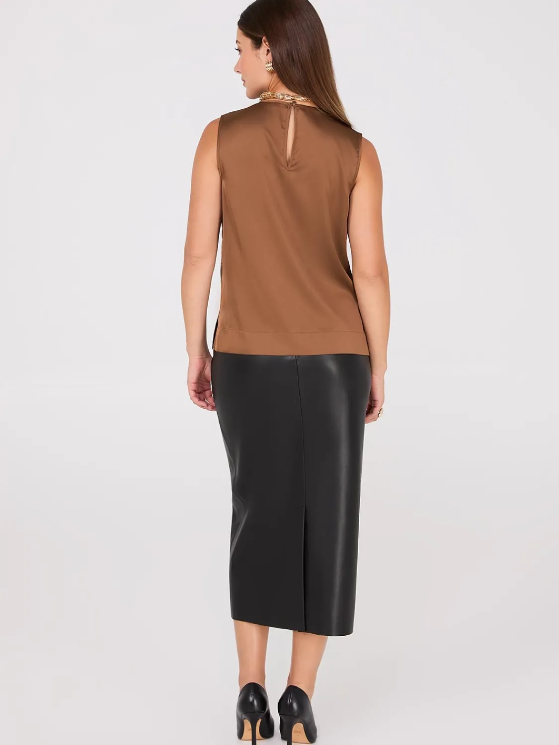 Suzy Shier Tops|Sleeveless>Sleeveless Satin Top With Button Details