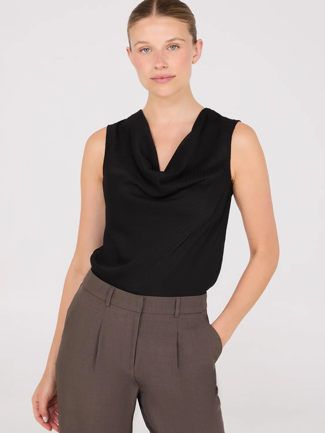 Suzy Shier Tops|Sleeveless>Sleeveless Textured Cowl Neck Top