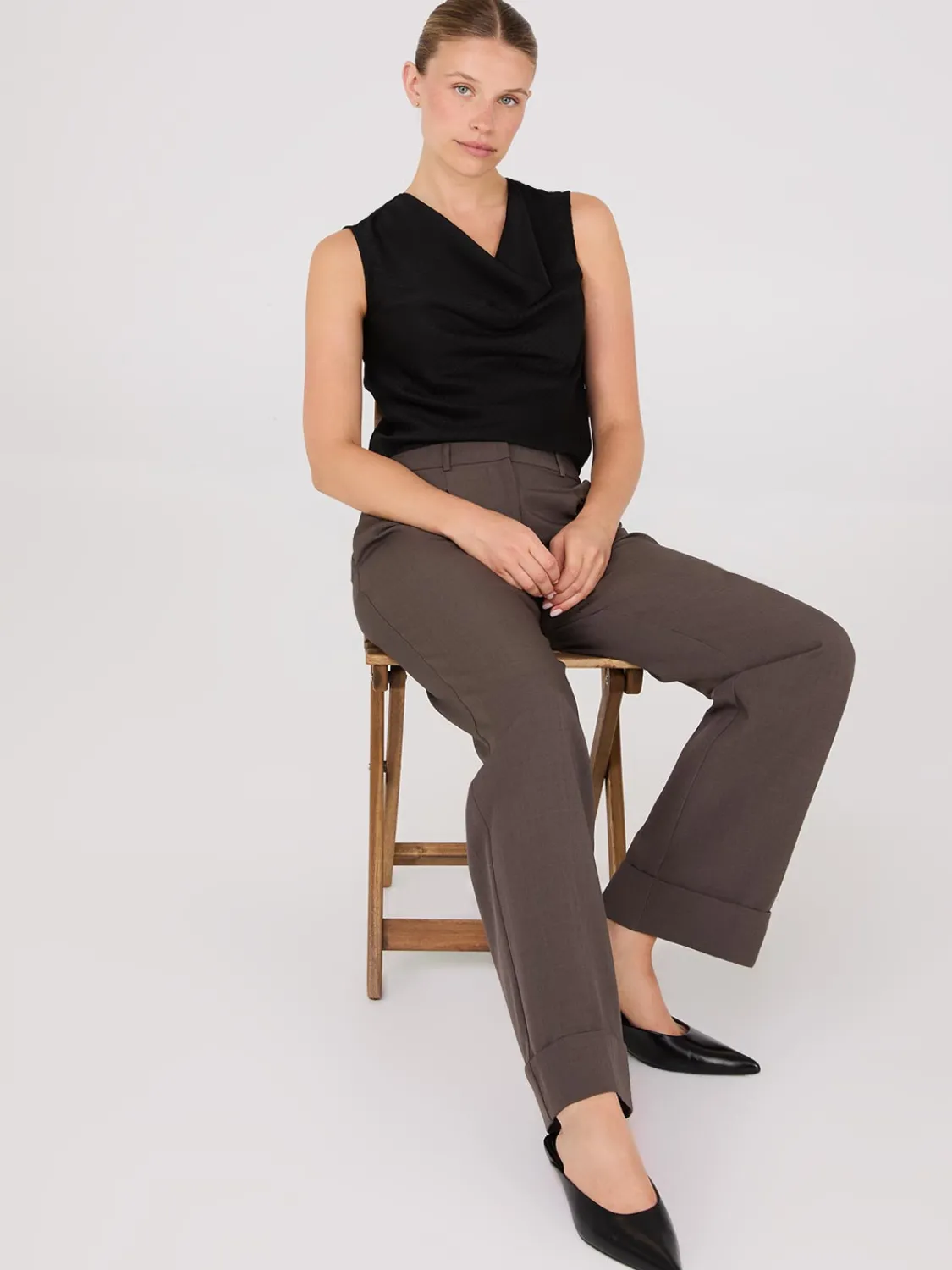 Suzy Shier Tops|Sleeveless>Sleeveless Textured Cowl Neck Top
