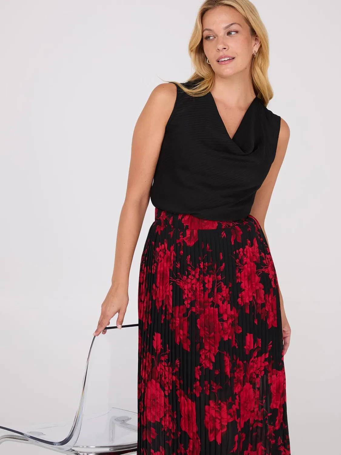 Suzy Shier Tops|Sleeveless>Sleeveless Textured Cowl Neck Top
