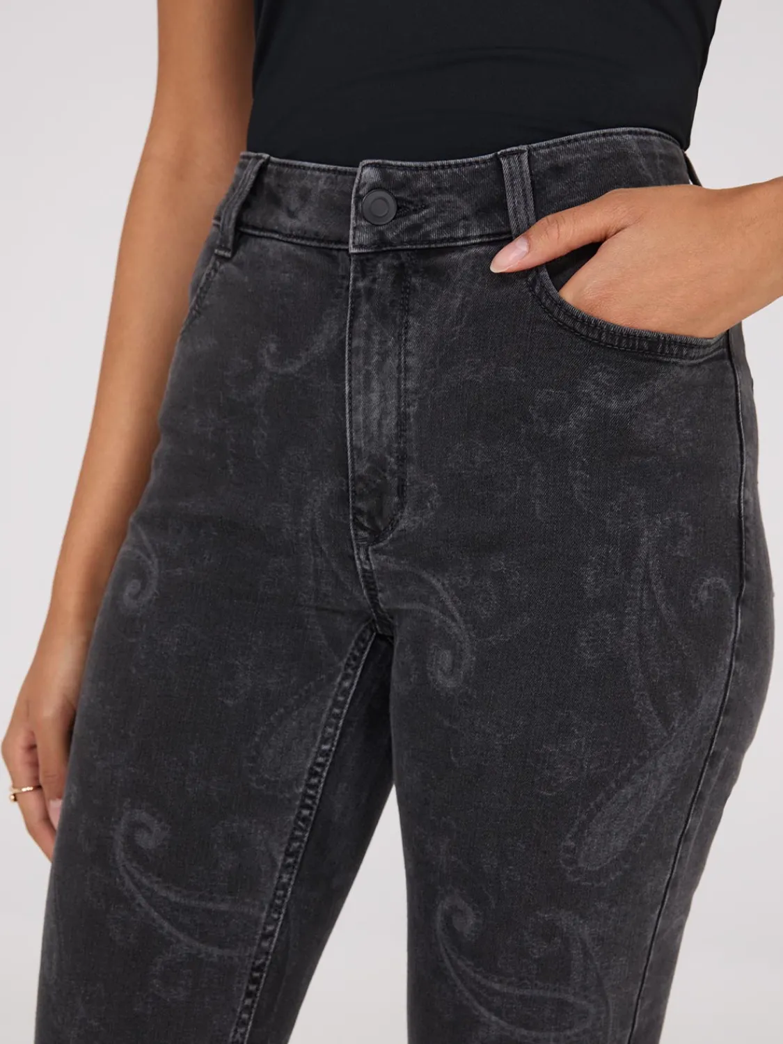 Suzy Shier Jeans|Pants>Slim Leg Paisley Jeans