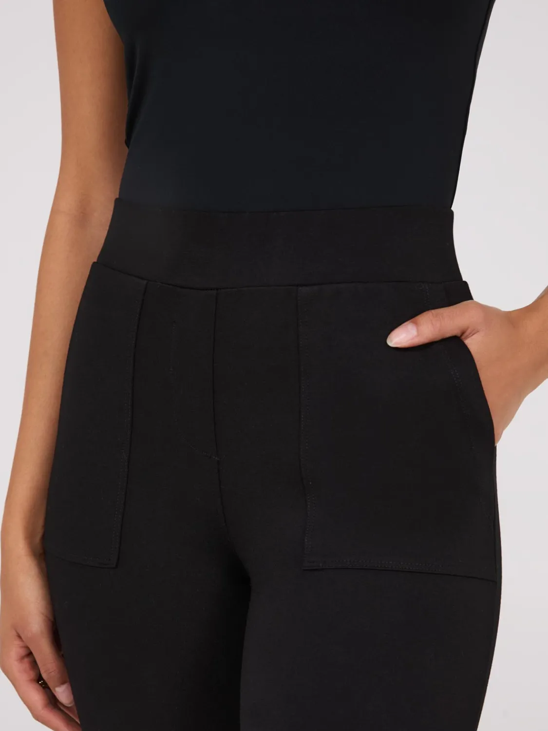 Suzy Shier Pants>Straight Leg Pull-On Pants