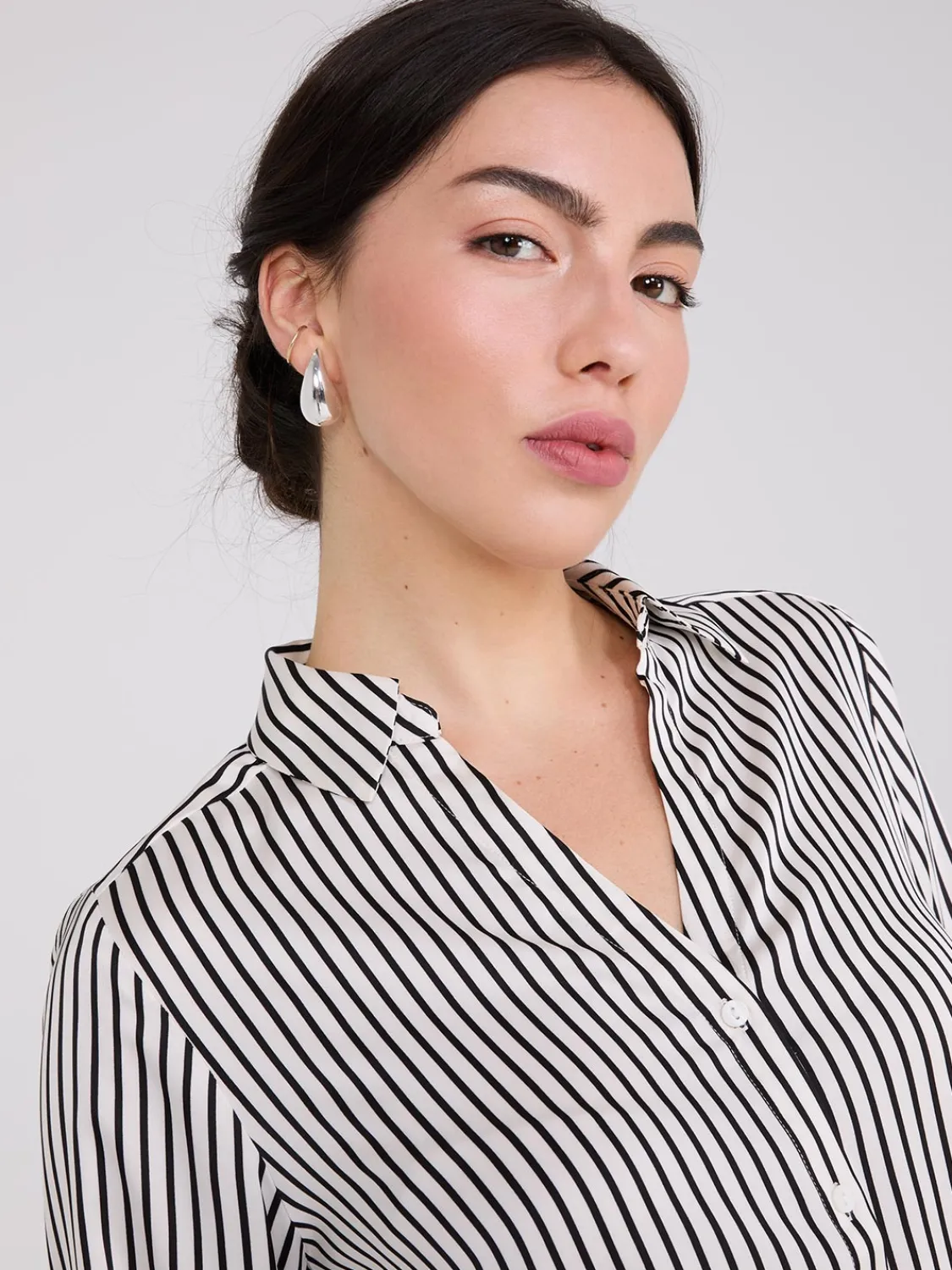 Suzy Shier Tops|Long Sleeve>Striped Satin Notch Collar Blouse