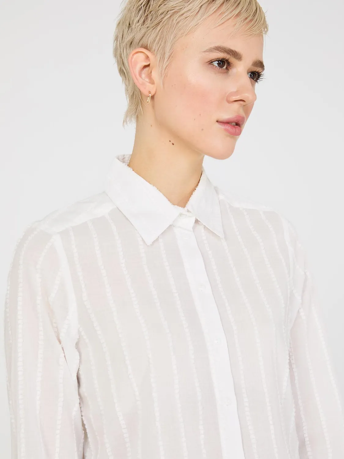 Suzy Shier Tops|Long Sleeve>Textured Long Sleeve Button-Front Blouse